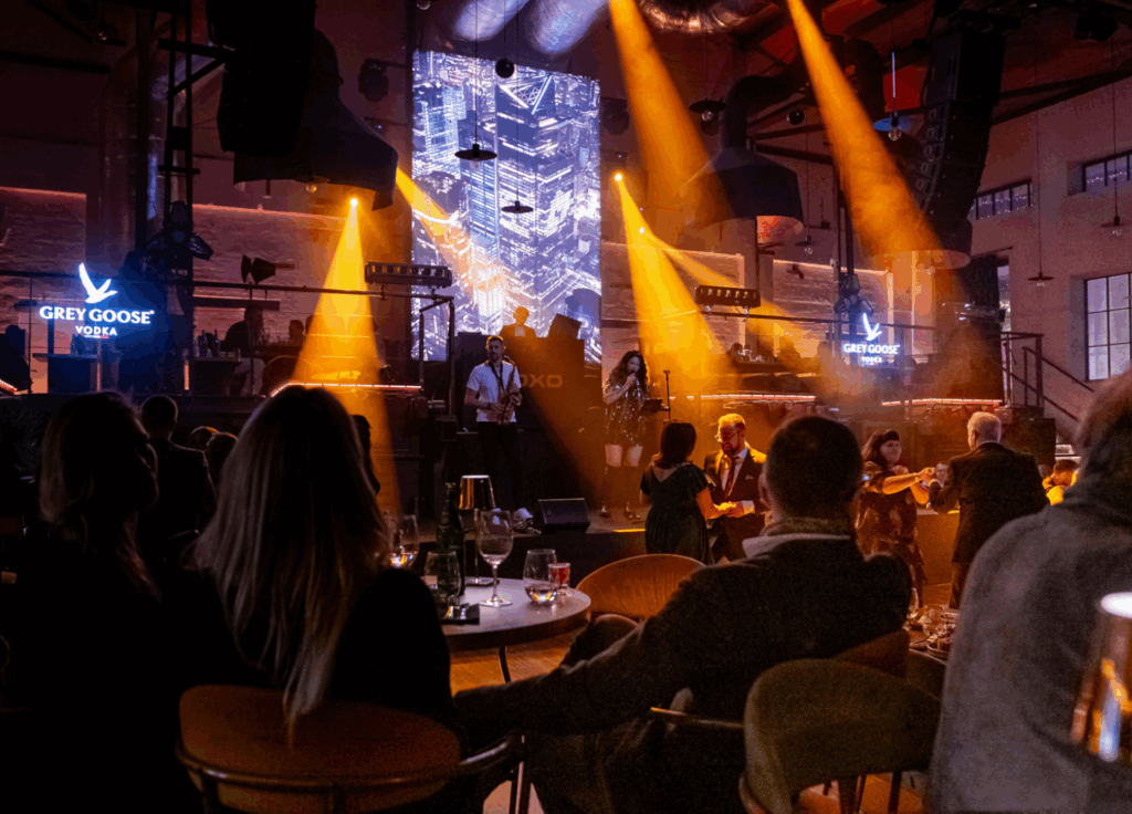 moxo-restauracja-bar-warszawa-scena-event-piosenkarka