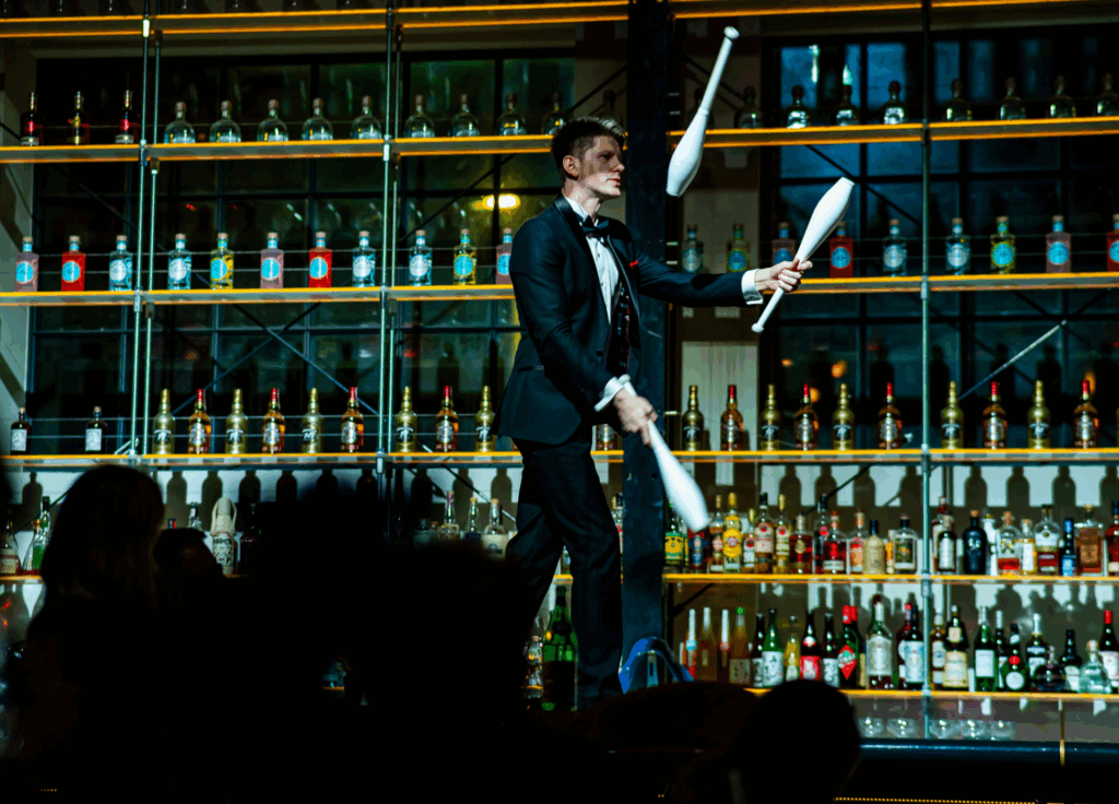 moxo-restauracja-bar-warszawa-scena-event-żongler